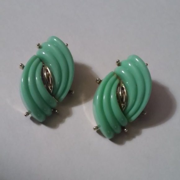 Vintage Clip On Earrings Light Green 1 1/4" Long 3/4" Wide - Picture 1 of 4